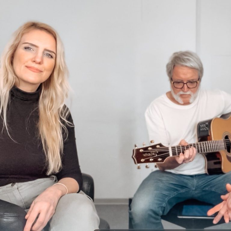 Backstage, ganz unplugged: eine spontane Kostprobe von 'Märchen aus Hollywood'